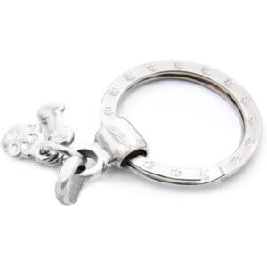 Nøglering med små vedhæng